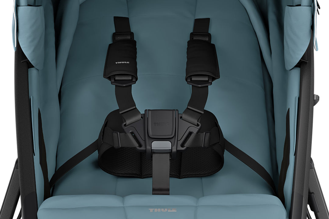 Thule Urban Glide 3 in Mid Blue on Black - magnetic buckle