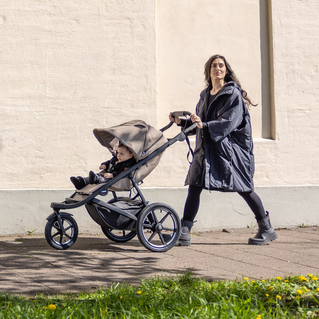 Thule Urban Glide 3 in Tinted Taupe on Black - urban lifestyle