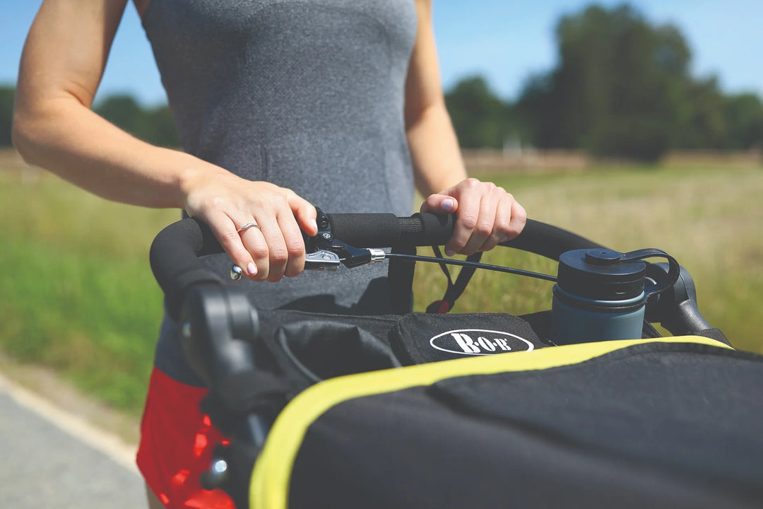 BOB Blaze handlebar with hand-activated brake and included parent console